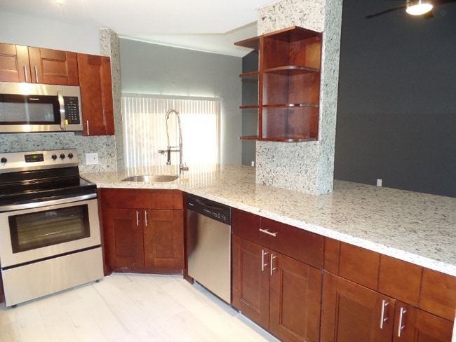 3417 NW 44th St in Lauderdale Lakes, FL - Building Photo - Building Photo