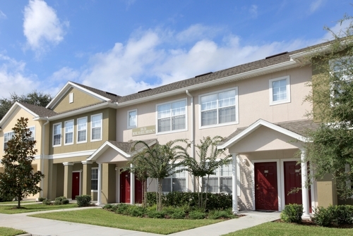 Pine Haven in Daytona Beach, FL - Foto de edificio