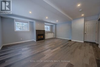 2111 Lynn Heights Dr in Pickering, ON - Building Photo - Building Photo