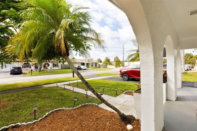 11145 NW 27th St in Sunrise, FL - Building Photo - Building Photo