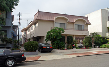 1737 Glendon Ave in Los Angeles, CA - Foto de edificio - Building Photo