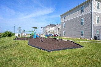 The Reserves at South Lake in Grinnell, IA - Building Photo - Building Photo