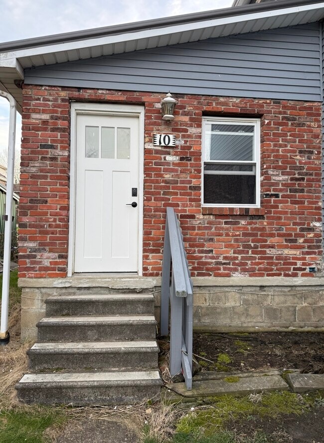 10 Lincoln St in Bulger, PA - Foto de edificio - Building Photo