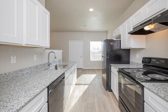 Avalon At OKC I & II in Oklahoma City, OK - Foto de edificio - Building Photo