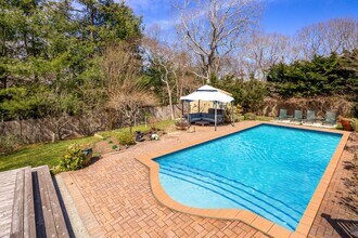 33 Edwards Ave in East Hampton, NY - Building Photo - Building Photo