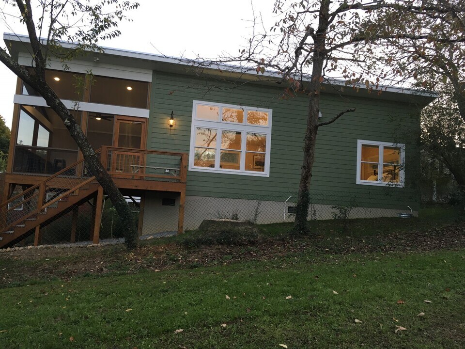 110 Swannanoa Ave in Black Mountain, NC - Building Photo