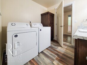 629 NE Flagstone Ln in Bremerton, WA - Building Photo - Building Photo