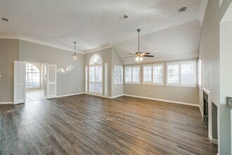 5507 Village Springs Dr in Humble, TX - Building Photo - Building Photo