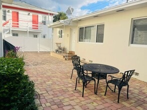 Palmway in Lake Worth, FL - Building Photo - Building Photo