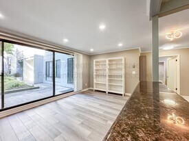 3 Admiral Dr in Emeryville, CA - Building Photo