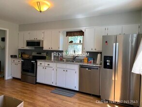 1844 Essex St in Bangor, ME - Building Photo - Building Photo