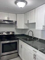 7820 NE Bayshore Ct in Miami, FL - Building Photo