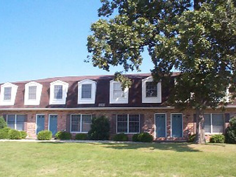 819 E Franklin St, Unit B in Mahomet, IL - Foto de edificio