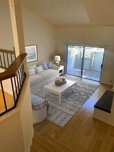 3319 Caminito Eastbluff in San Diego, CA - Building Photo - Building Photo