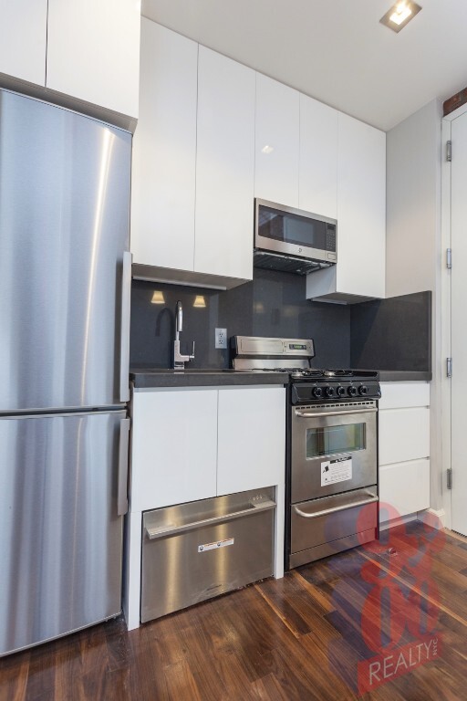47 1/2 1st Street (2nd & 1st Ave), #5R in New York, NY - Building Photo - Building Photo