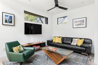 2804 E 22nd St in Austin, TX - Building Photo - Building Photo