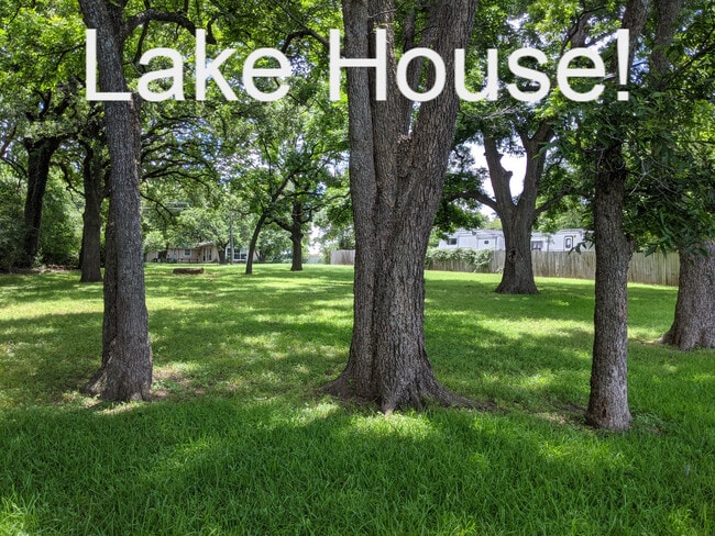 7472 Love Cir in Fort Worth, TX - Building Photo - Building Photo