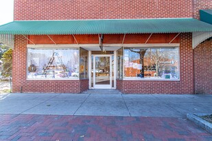 84 E Main St in Brevard, NC - Building Photo