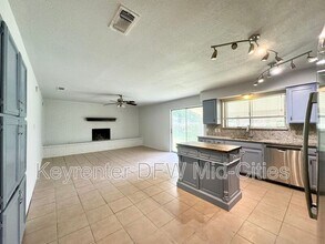 2024 Robinson St in Irving, TX - Building Photo - Building Photo