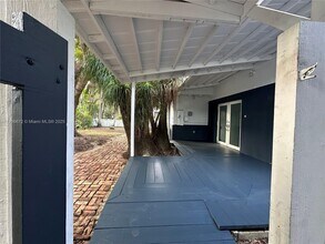 6810 SW 70th Ave in Miami, FL - Building Photo - Building Photo