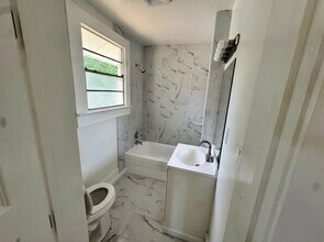 611 Dauphin Island Pkwy in Mobile, AL - Building Photo - Building Photo