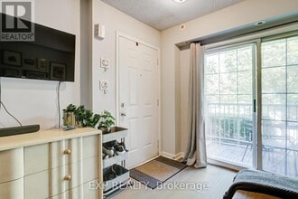 93 The Queensway in Toronto, ON - Building Photo - Building Photo