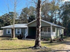 17 Timberwood Ct in Crawfordville, FL - Building Photo