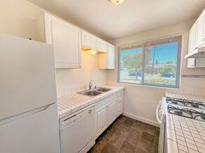 610 Wichita Ave in El Cajon, CA - Foto de edificio - Building Photo