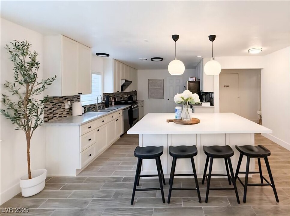 6969 Paddington Way in Las Vegas, NV - Building Photo