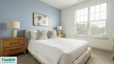 340 W 25th St, Unit 11-302 in Charlotte, NC - Foto de edificio - Building Photo