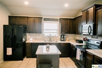 2525 Elk Creek St in Temple, TX - Foto de edificio - Building Photo