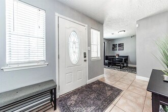 405 Avondale Ln in Friendswood, TX - Building Photo - Building Photo