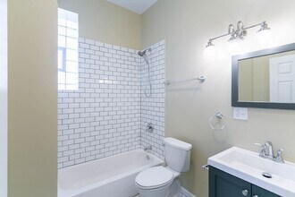 211 S Campbell Ave in Chicago, IL - Building Photo - Building Photo