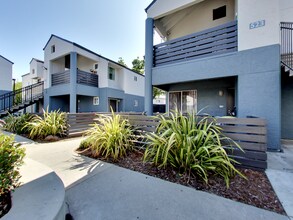 Hampshire in Redwood City, CA - Foto de edificio - Building Photo