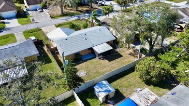 2139 Upton Ave in Sarasota, FL - Building Photo - Building Photo