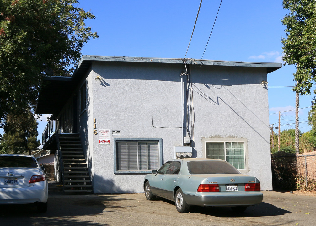 115 Morris Ave in Modesto, CA - Foto de edificio