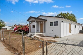 7830 Casa Blanca St in Riverside, CA - Foto de edificio - Building Photo