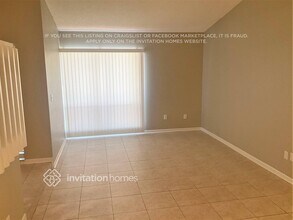 553 Oak Creek Dr in Brandon, FL - Building Photo - Building Photo