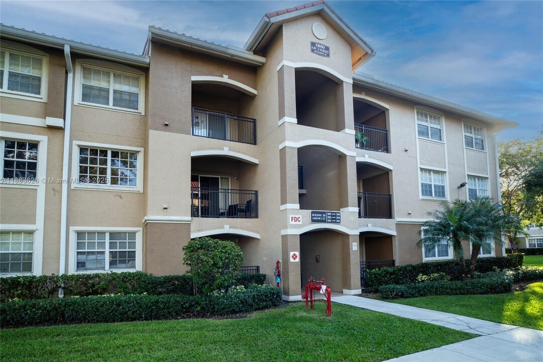 11650 SW 2nd St in Pembroke Pines, FL - Building Photo