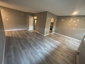 343-343 Mill St in Kitchener, ON - Building Photo - Building Photo