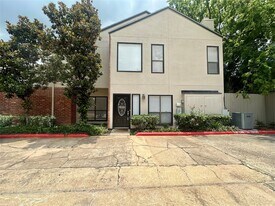 2486 Bering Dr in Houston, TX - Building Photo