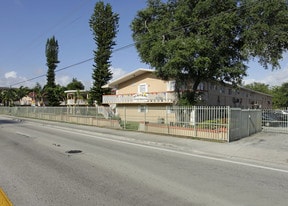 Sun King Apartments in Miami, FL - Building Photo