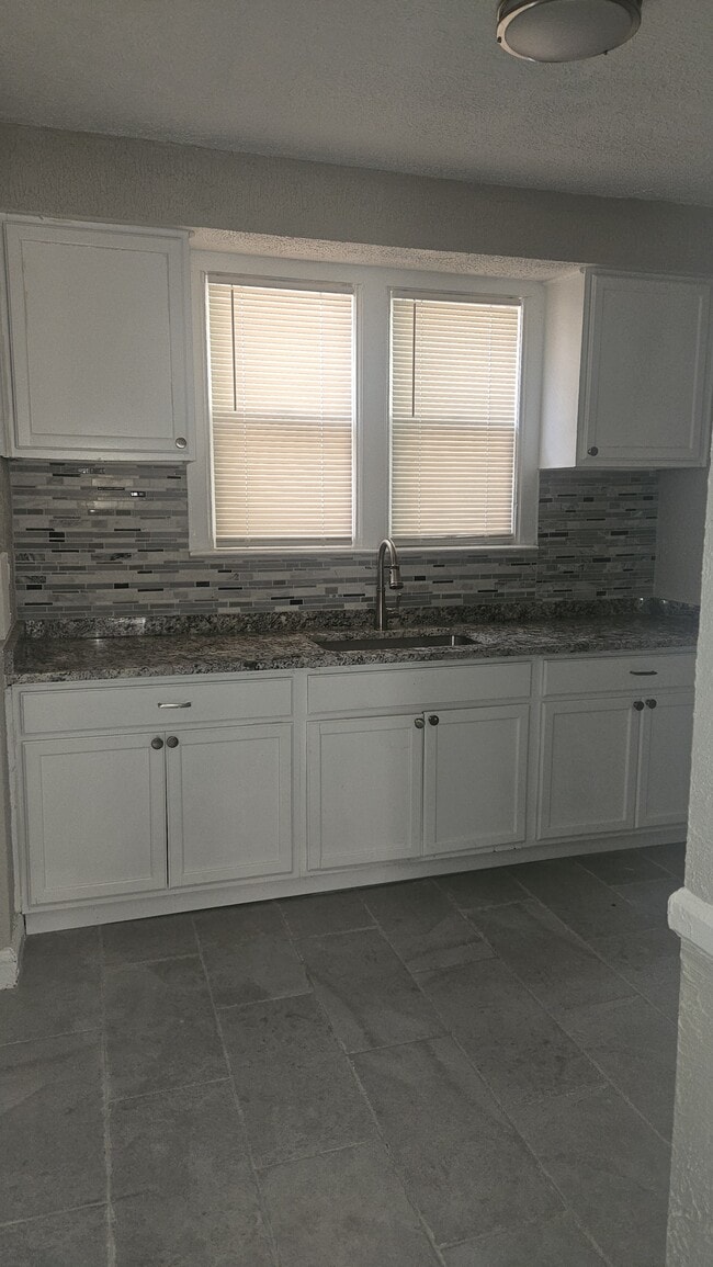 16232 Birwood St in Detroit, MI - Building Photo - Building Photo