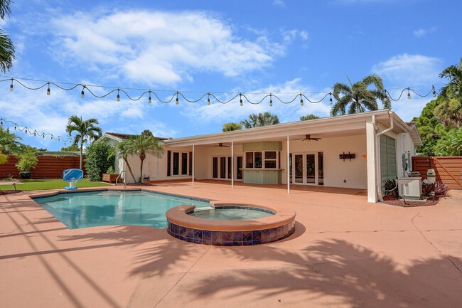 10186 Daphne Ave in Palm Beach Gardens, FL - Building Photo - Building Photo