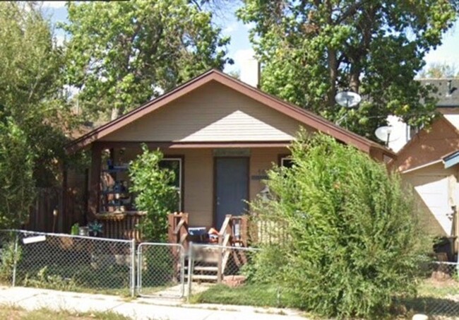 property at 404 E Kiowa St