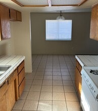 690 Kimball St in Hanford, CA - Building Photo - Building Photo