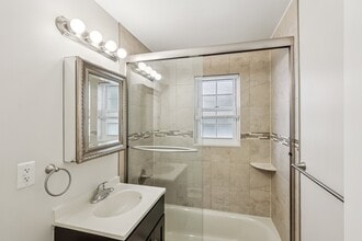 Queens Gardens in Colonia, NJ - Building Photo - Building Photo