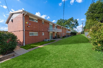 Crescent Heights Apartments in Lawrence, KS - Foto de edificio - Building Photo