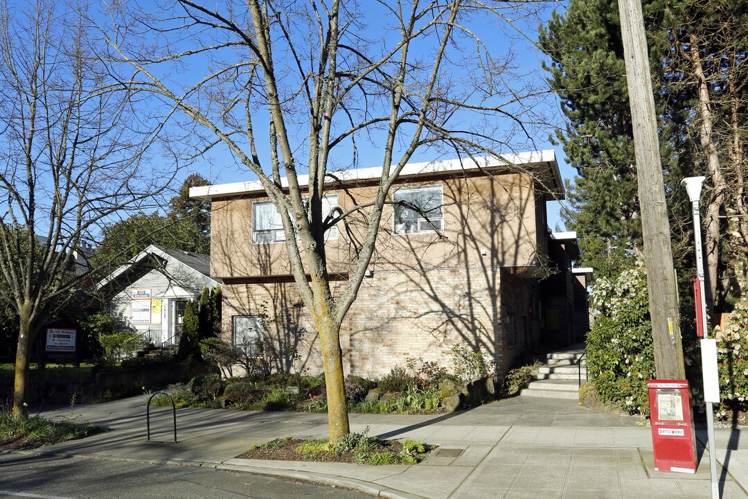 5611 California Ave SW in Seattle, WA - Building Photo