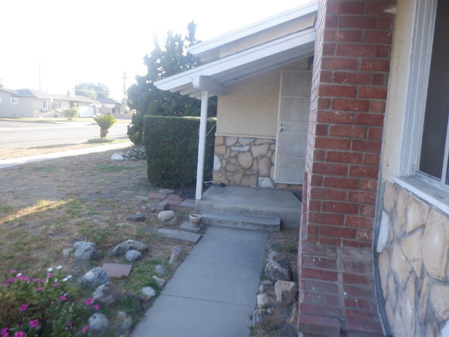 8853 Stardust Ln in Anaheim, CA - Building Photo - Building Photo